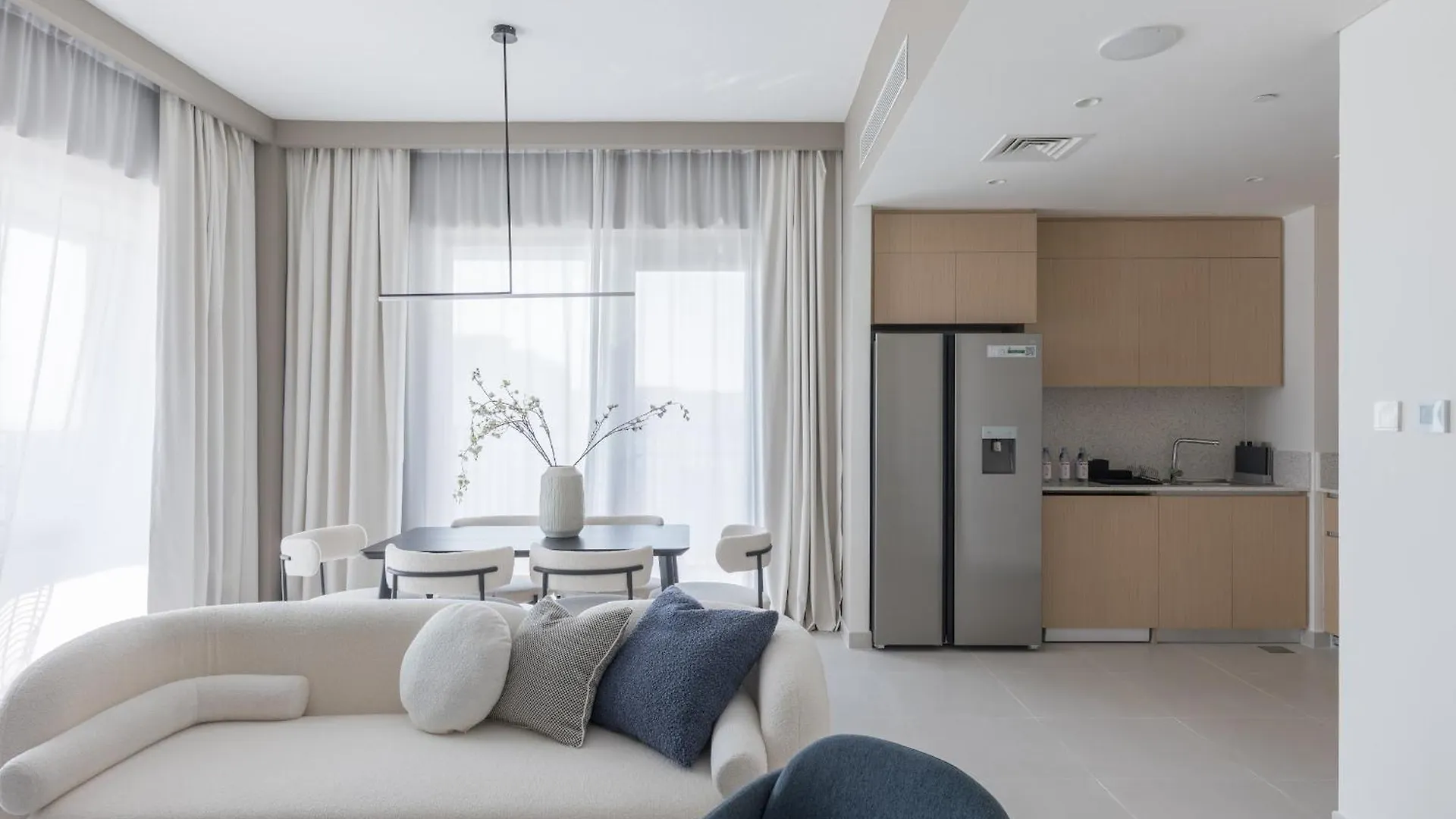 Creek Beach Roomy 3Br + Terrace Dubai Apartment