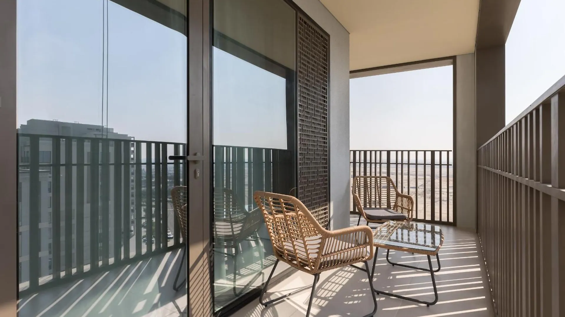 Creek Beach Roomy 3Br + Terrace Dubai Apartment