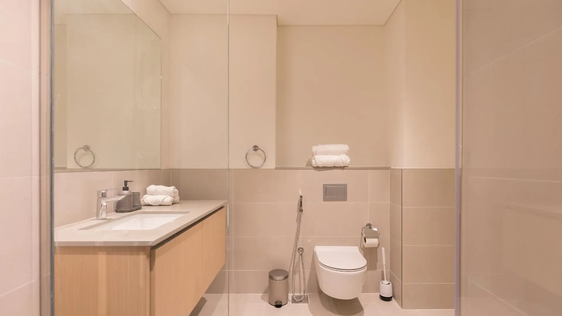 Creek Beach Roomy 3Br + Terrace Dubai Apartment