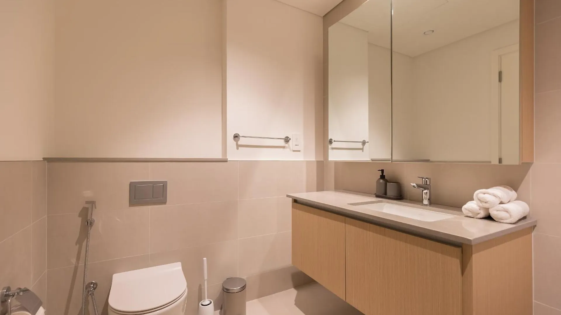 Creek Beach Roomy 3Br + Terrace Dubai United Arab Emirates